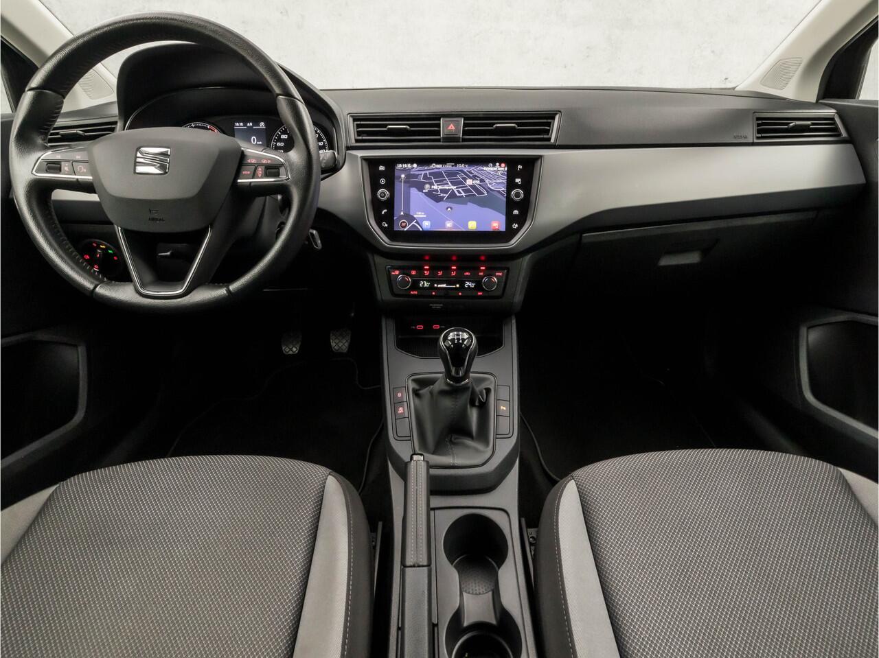 Seat IBIZA 1.0 TSI Intense Sport (APPLE CARPLAY, GROOT NAVI, CAMERA, CLIMATE, CRUISE, SPORTSTOELEN, GETINT GLAS, PARKEERSENSOREN, LM VELGEN, NIEUWSTAAT)