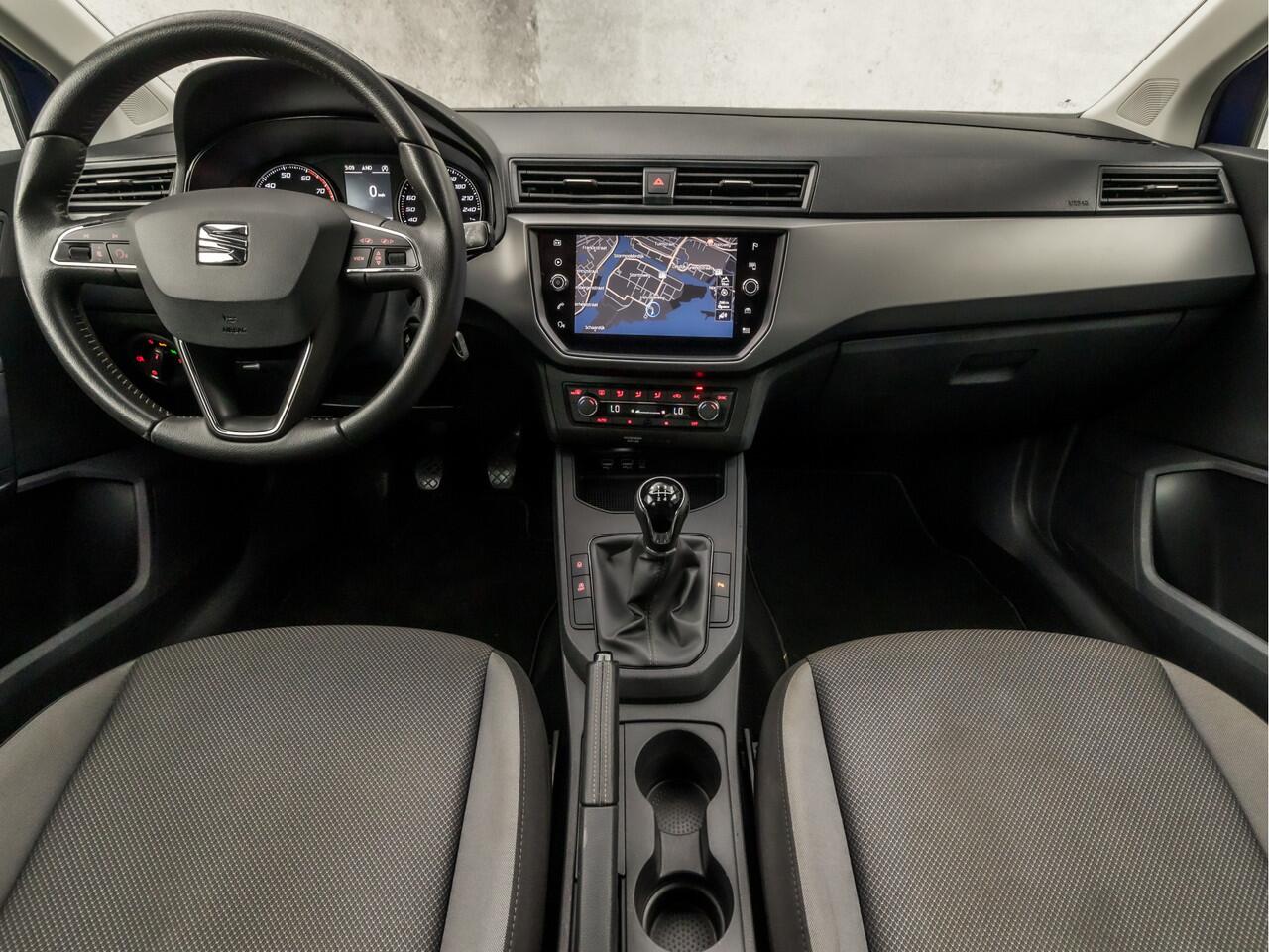 Seat IBIZA 1.0 TSI Sport (APPLE CARPLAY, GROOT NAVI, CLIMATE, CRUISE, SPORTSTOELEN, PARKEERSENSOREN, GETINT GLAS, LM VELGEN, NIEUWSTAAT)