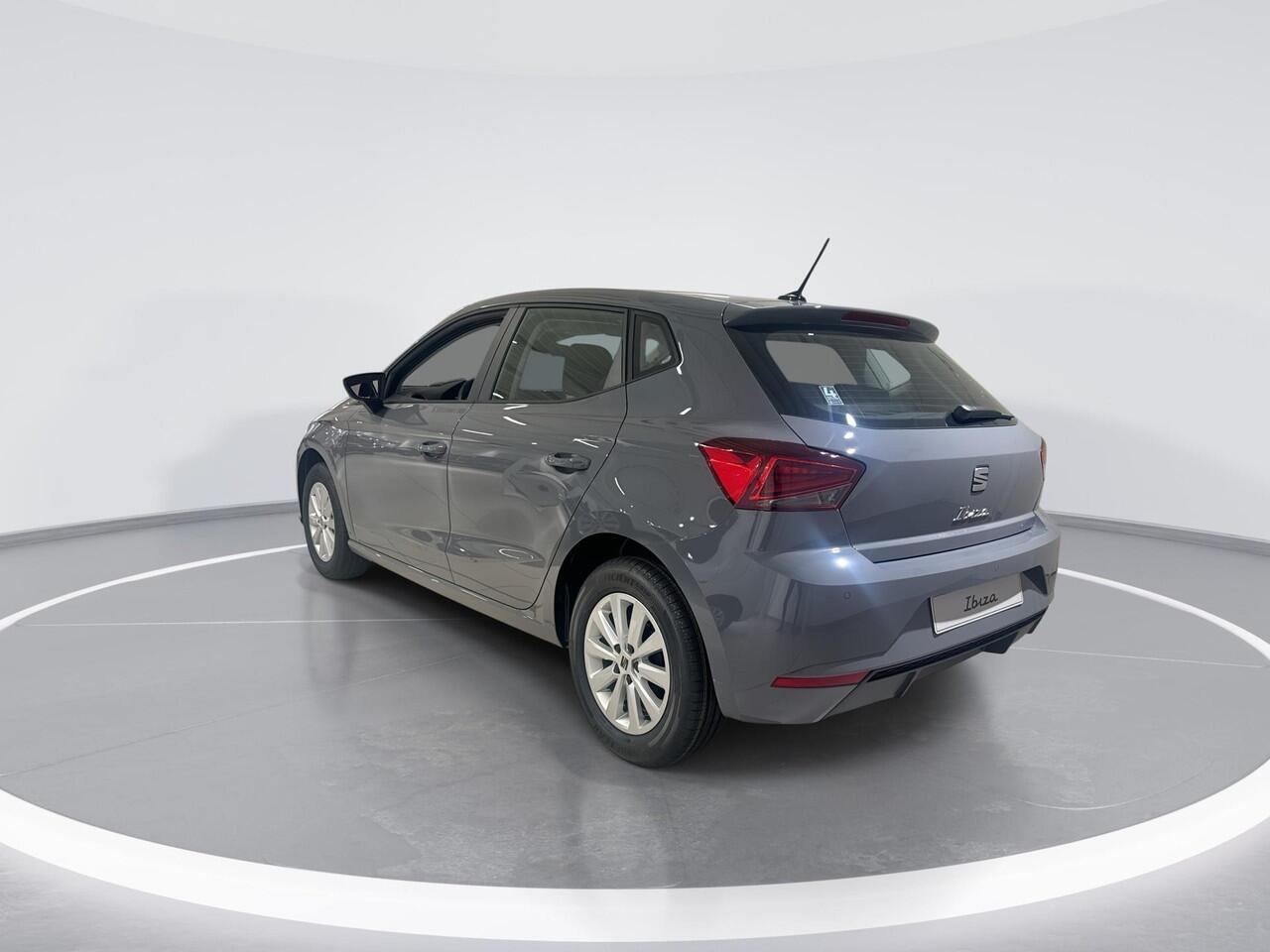 Seat IBIZA Style 1.0 EcoTSI 70 kW / 95 PK Hatchback 5 deurs 5 | Graphene grey | Apple Carplay | PDC | LM Wielen!