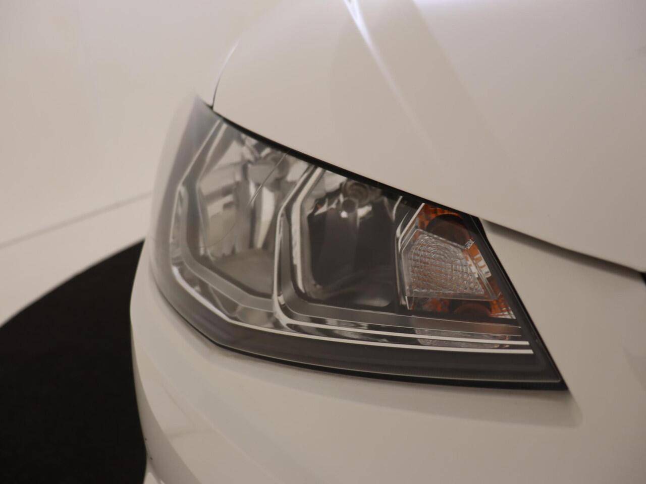 Seat IBIZA 1.0 TSI Style Business Intense | Achteruitrijcamera | Parkeersensoren | Cruise control | CarPlay | Navigatie | Elektrisch inklapbare buitenspiegels |