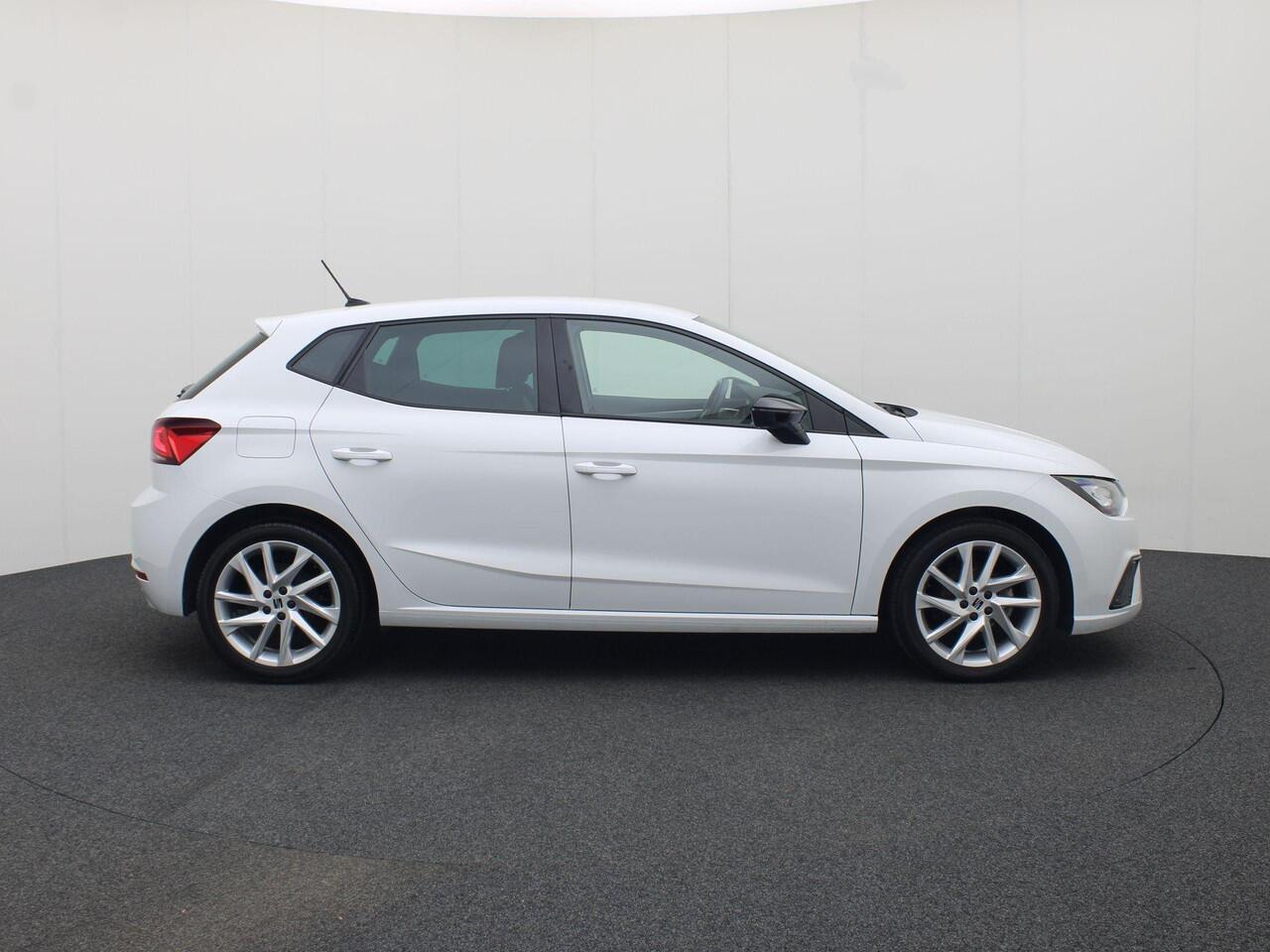 Seat IBIZA 1.0TSI/95PK FR · Navigatie · Apple Car Play · Parkeersensoren · Garantie tot mei 2028 of 80000km.
