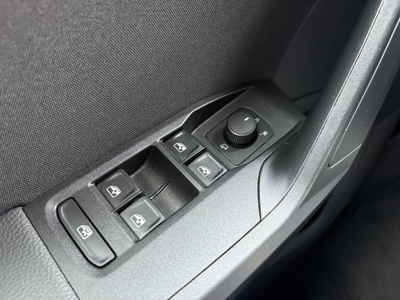 Seat IBIZA 1.5 TSI 150 pk Sport DSG | Carplay | Climate Control | 17" Lichtmetalen velgen |