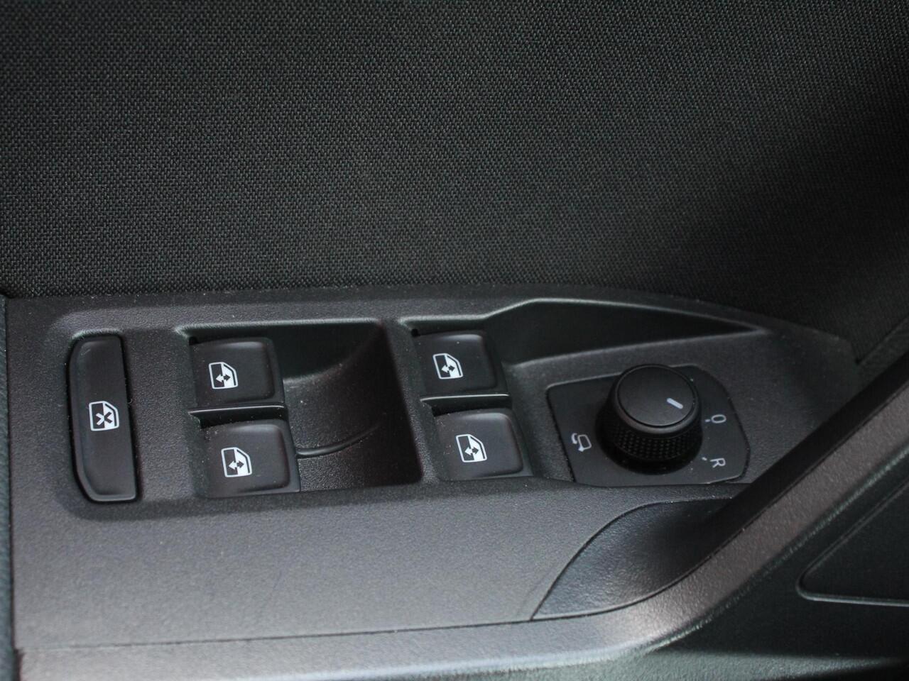 Seat IBIZA 1.0 TSI 110pk DSG FR | DEMO ! | Navigatie | Apple Carplay/Android Auto | Camera | Parkeersensoren | Adaptive cruise control | Keyless Entry/Start | Virtual Cockpit | Stoelverwarming | Ledverlichting | Getinte ramen