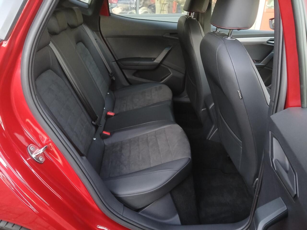 Seat IBIZA 1.0 TSI FR Black Edition + alcantara bekleding + 18 inch velgen, etc.