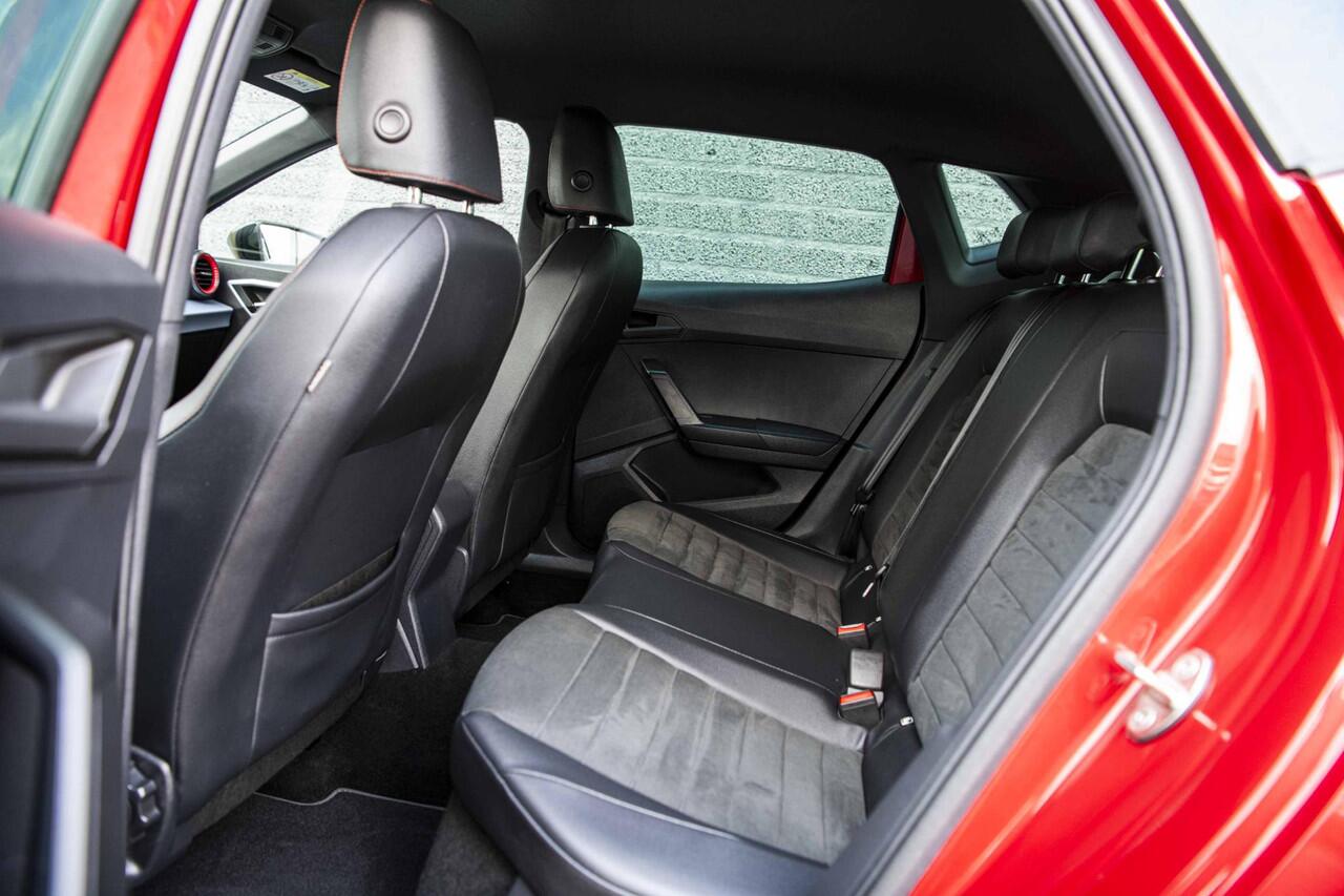 Seat IBIZA 1.0 TSi 95 pk FR Business Intense | 18" | Alcantara | Virtual Cockpit | Stoelverwarming