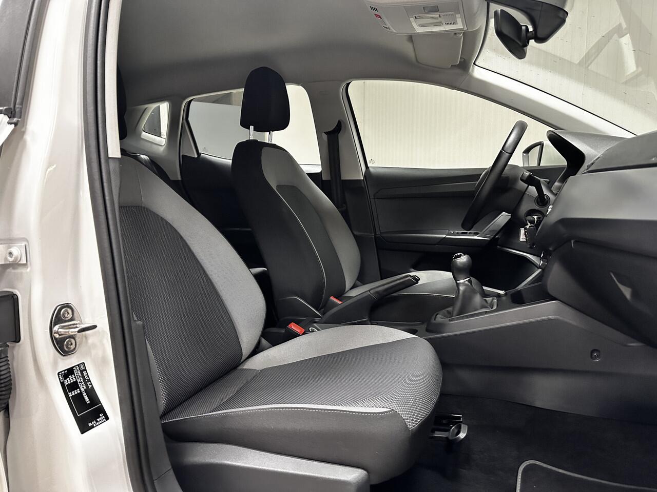 Seat IBIZA 1.0 TSI Style/ Apple + Android/ DAB+/ Clima/ Cruise/ Elek. pakket/ Isofix/ Regensensor/ Bluetooth/ Multi. LEDER. Stuur/ PDC/ Dagrijverl.