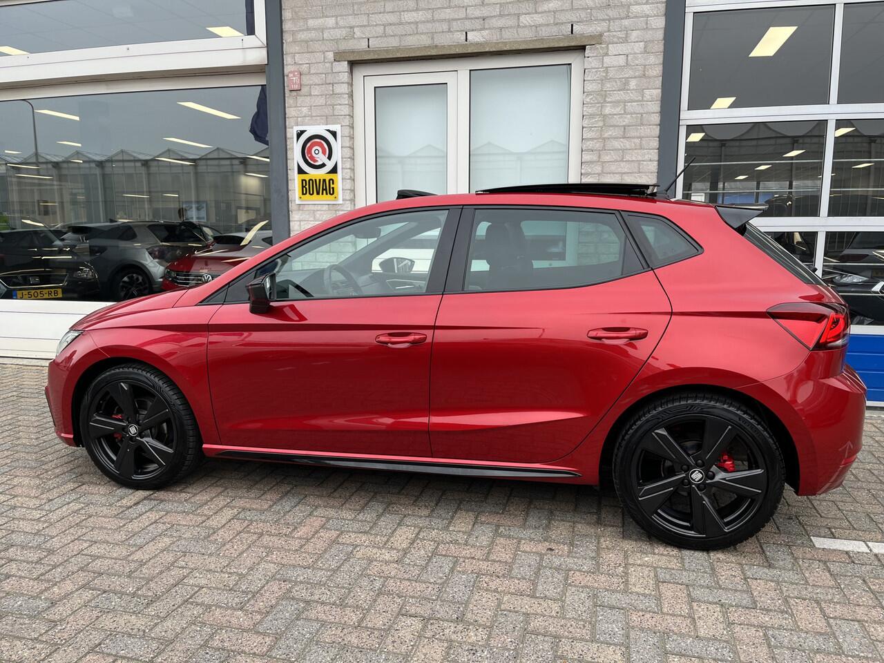 Seat IBIZA 1.0 TSI FR Black Edition / AUTOMAAT/ BEATS AUDIO/ PANO/ DCC/ CAMERA/ PARK. SENSOREN/ LEDER & ALCANTARA/ KEYLESS/ STOELVERWARM./ VIRTUAL COCKPIT/ LED/ ADAPT. CRUISE/ FULL LINK/ NAVI/ CLIMA/ DAB/ 18" LMV