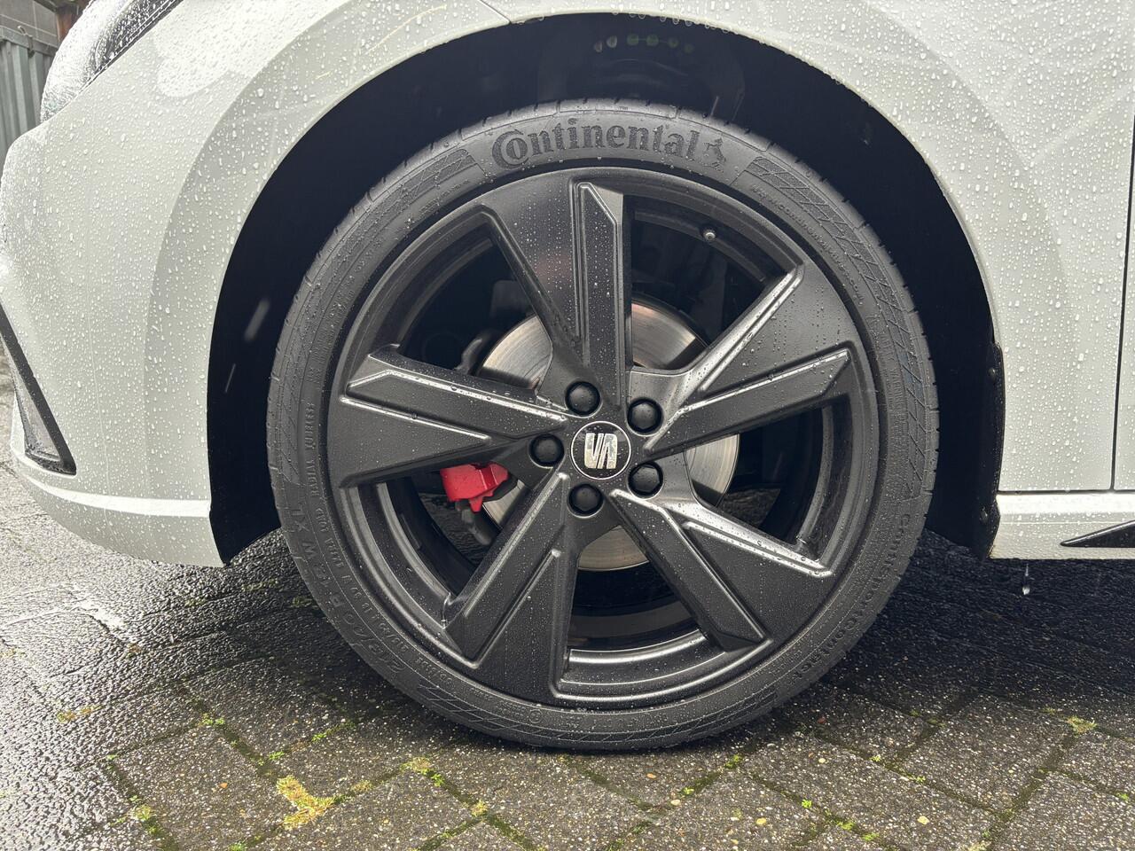 Seat IBIZA 1.5 TSI 150pk FR Black Edition DSG automaat Shuif-kanteldak / Navigatie /18"LM / Virtual Cockpit / Camera / Comfort sportstoelen Beats audio / Verwarmbare stoelen / Climatronic /