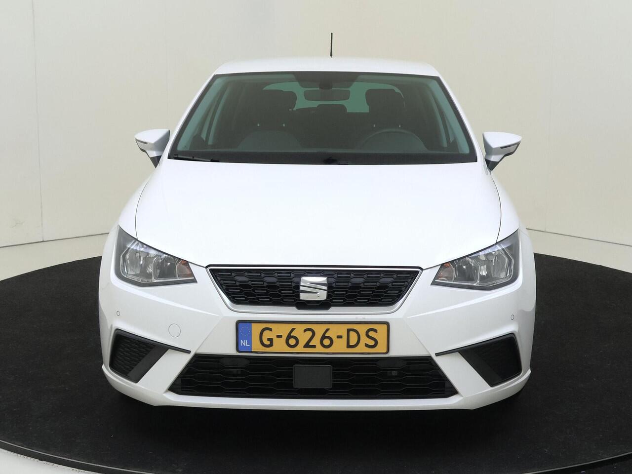 Seat IBIZA 1.0 TSI Style Business Intense | Achteruitrijcamera | Parkeersensoren | Cruise control | CarPlay | Navigatie | Elektrisch inklapbare buitenspiegels |