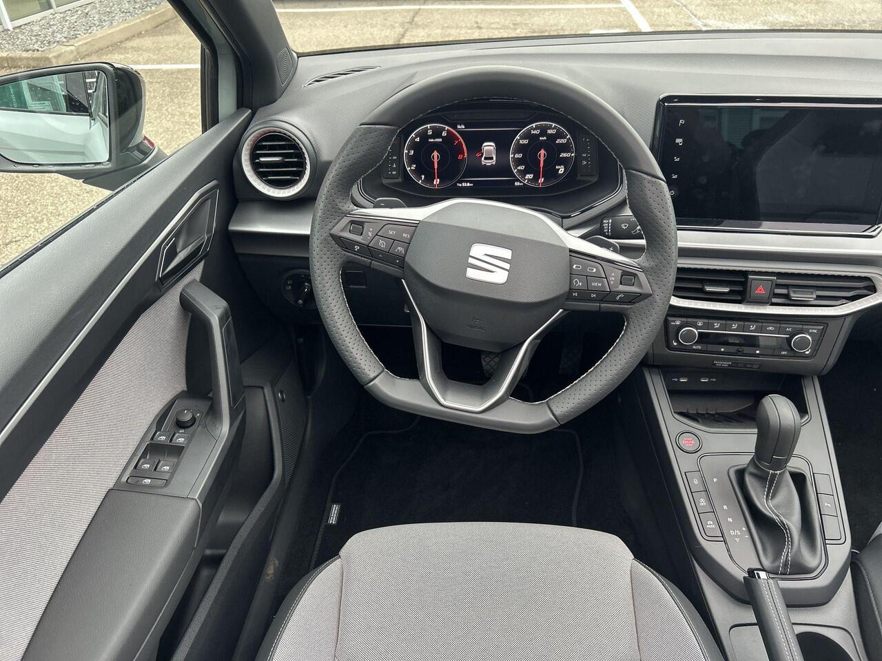 Seat IBIZA FR Business Connect 1.0 TSI 85kW / 115pk Hatchback | Panorama dak | 18'' inch Velgen | Seat Audio