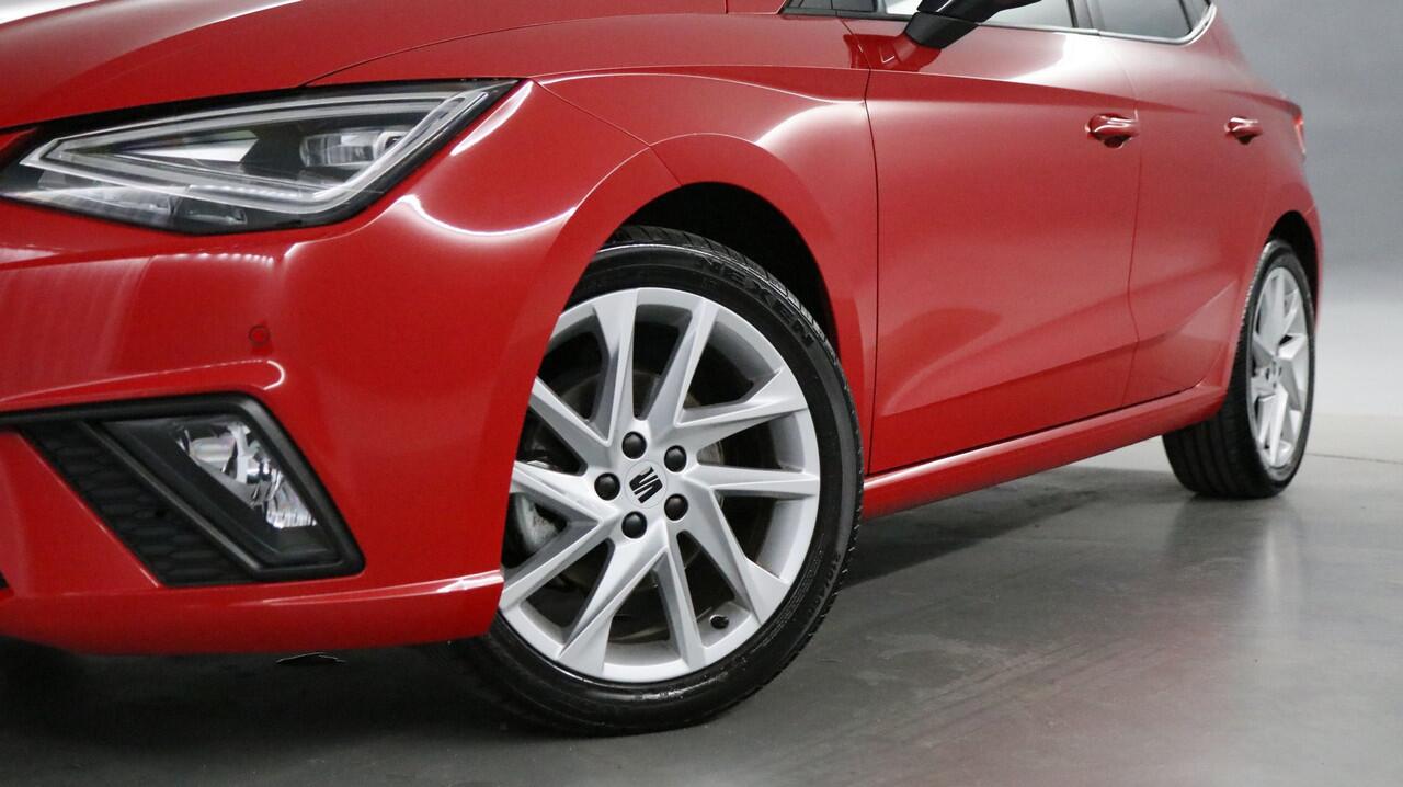 Seat IBIZA 1.5 TSI 150pk FR Sport DSG / Navigatie via App Connect / Parkeersensoren / LED Koplampen