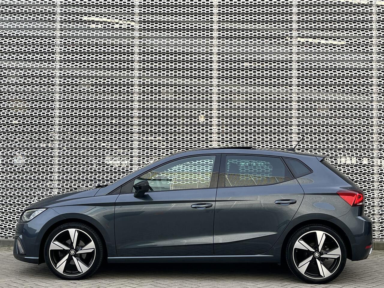 Seat IBIZA 1.0 TSI 110PK DSG FR / Panoramadak / Digitaal dashboard / LED / Adaptive Cruise Control / Achteruitrijcamera / Stoelverwarming / LMV "18/ P4