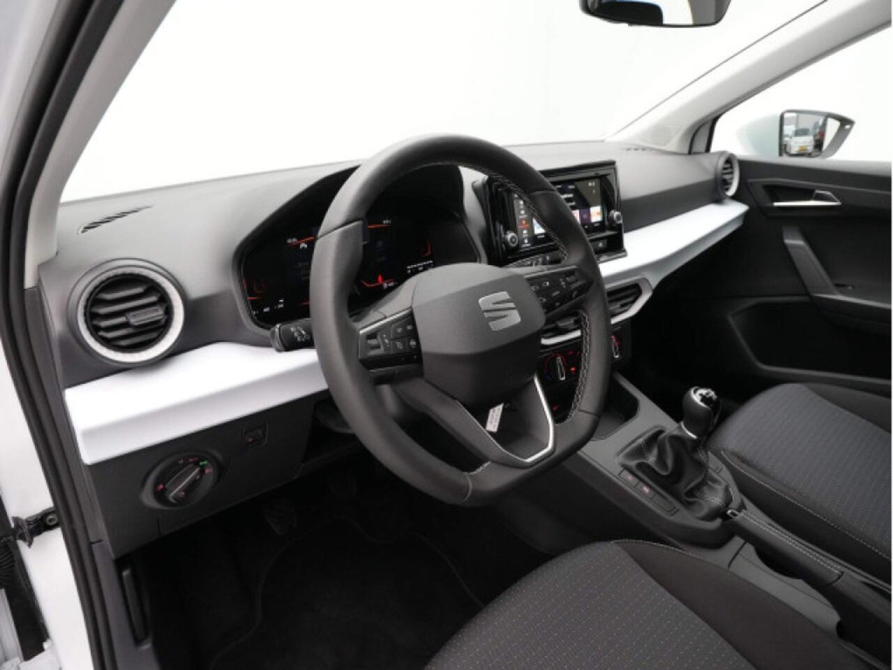 Seat IBIZA 1.0 EcoTSI Style Plus 95pk Hand. Achter sensoren, Apple carplay/Android auto, Multi Funct. Stuurwiel, Mistlampen *DEMO VOORDEEL*