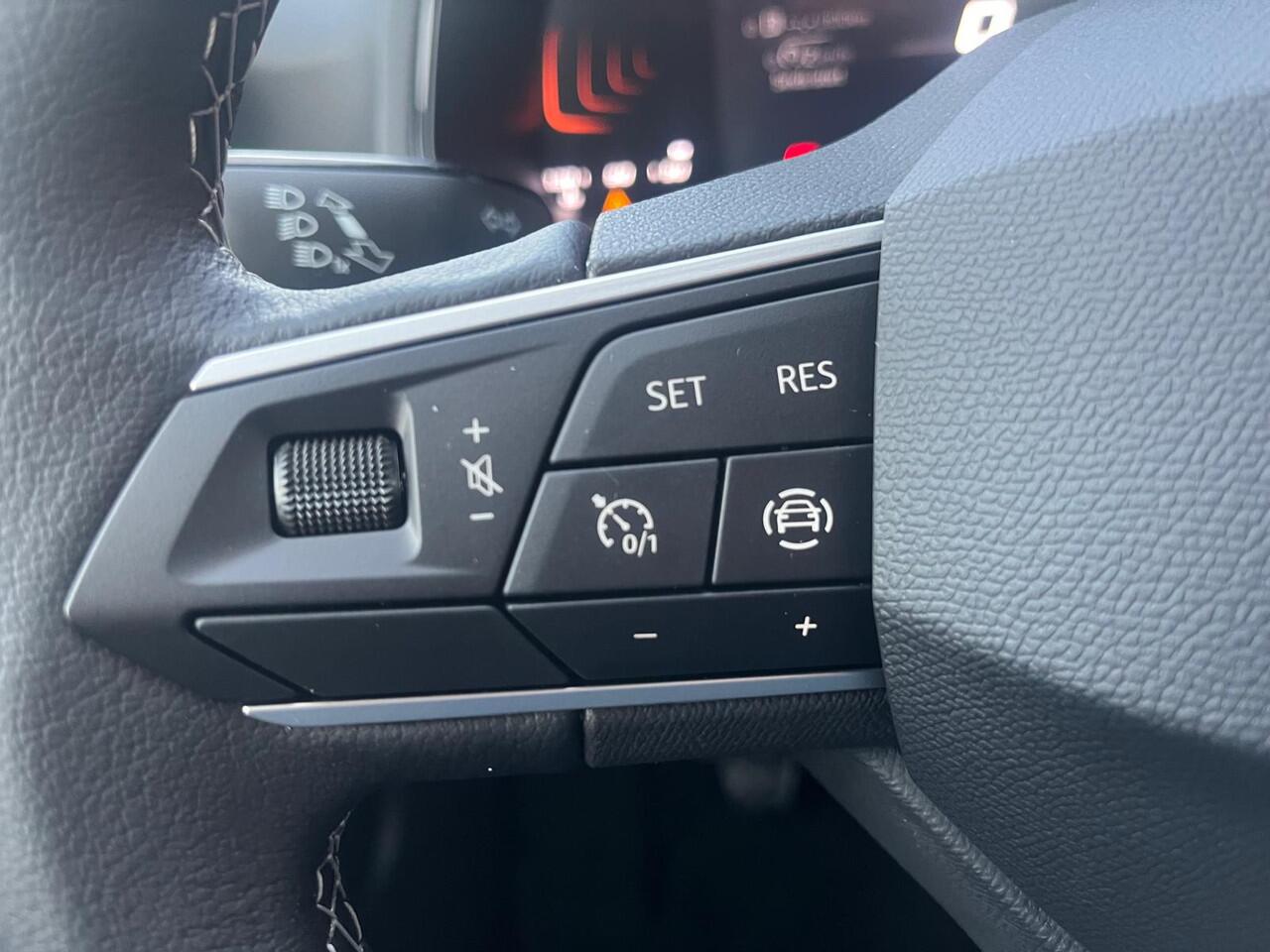 Seat IBIZA 1.0 EcoTSI Style Plus / CARPLAY ANDROID AUTO / 15''LMV / PDC ACHTER /