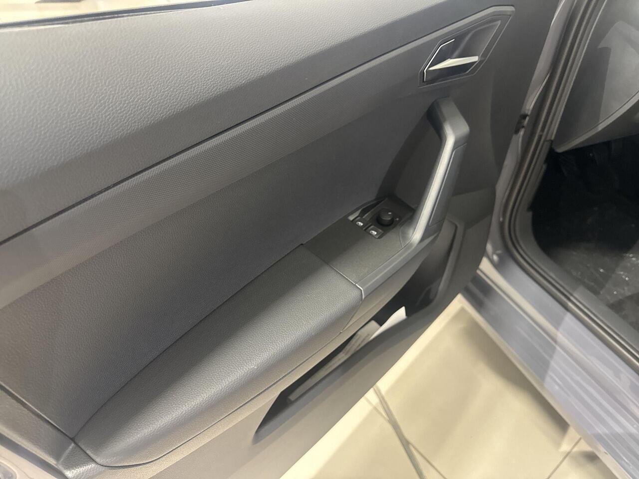 Seat IBIZA Style 1.0 EcoTSI 70 kW / 95 PK Hatchback 5 deurs 5 | Graphene grey | Apple Carplay | PDC | LM Wielen!