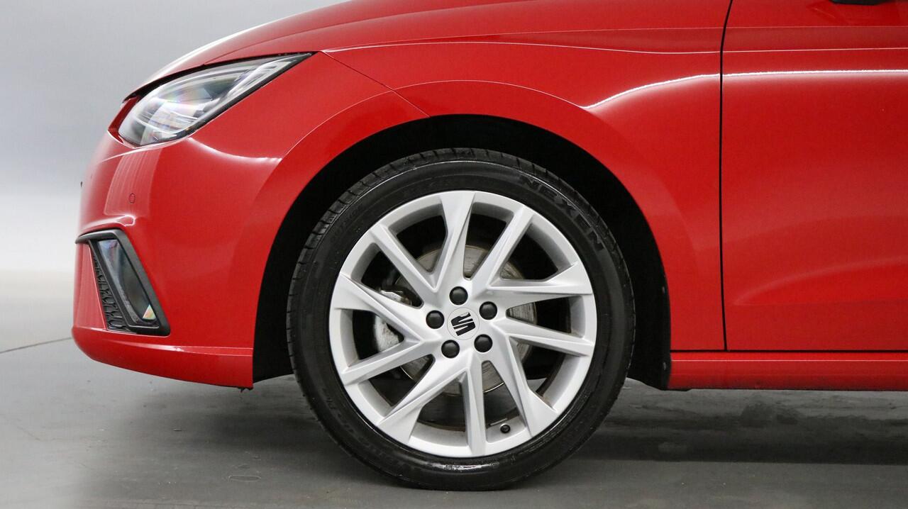 Seat IBIZA 1.5 TSI 150pk FR Sport DSG / Navigatie via App Connect / Parkeersensoren / LED Koplampen