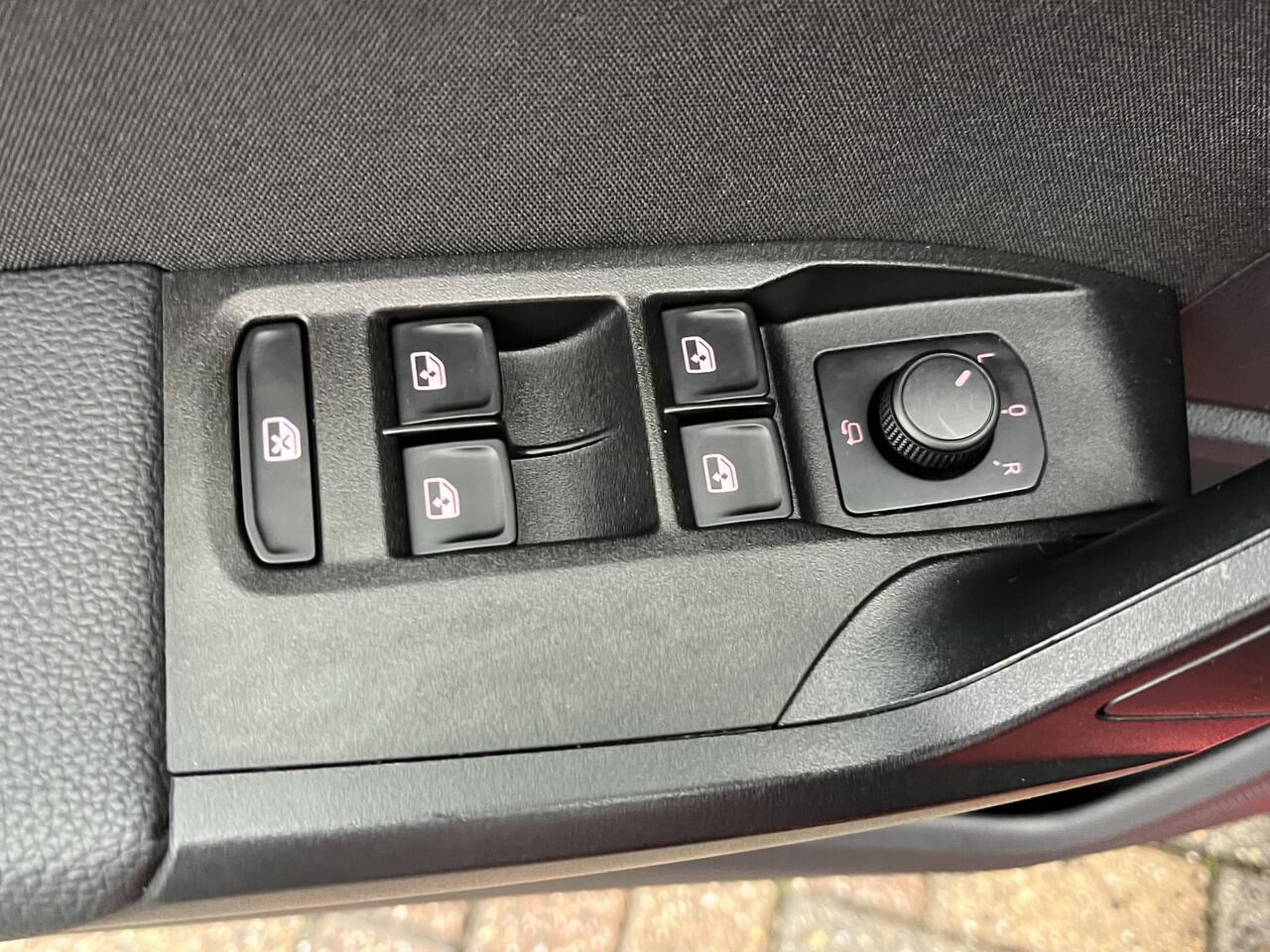 Seat IBIZA 1.0 TSI FR Business Intense / AUTOMAAT/ BEATS AUDIO/ CAMERA/ PARK. SENSOREN/ GETINT GLAS/ VIRTUAL COCKPIT/ LED/ NAVI/ CLIMA/ 17" LMV