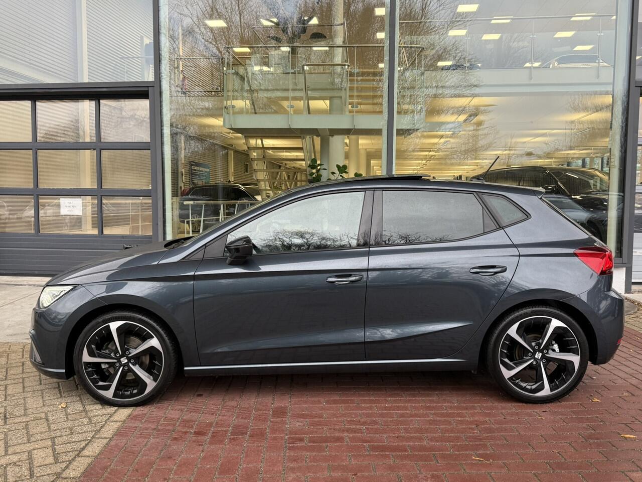 Seat IBIZA 1.5 TSI DSG FR / Panorama dak / Virtual cockpit / 18'' LMV / Navigatie / Carplay