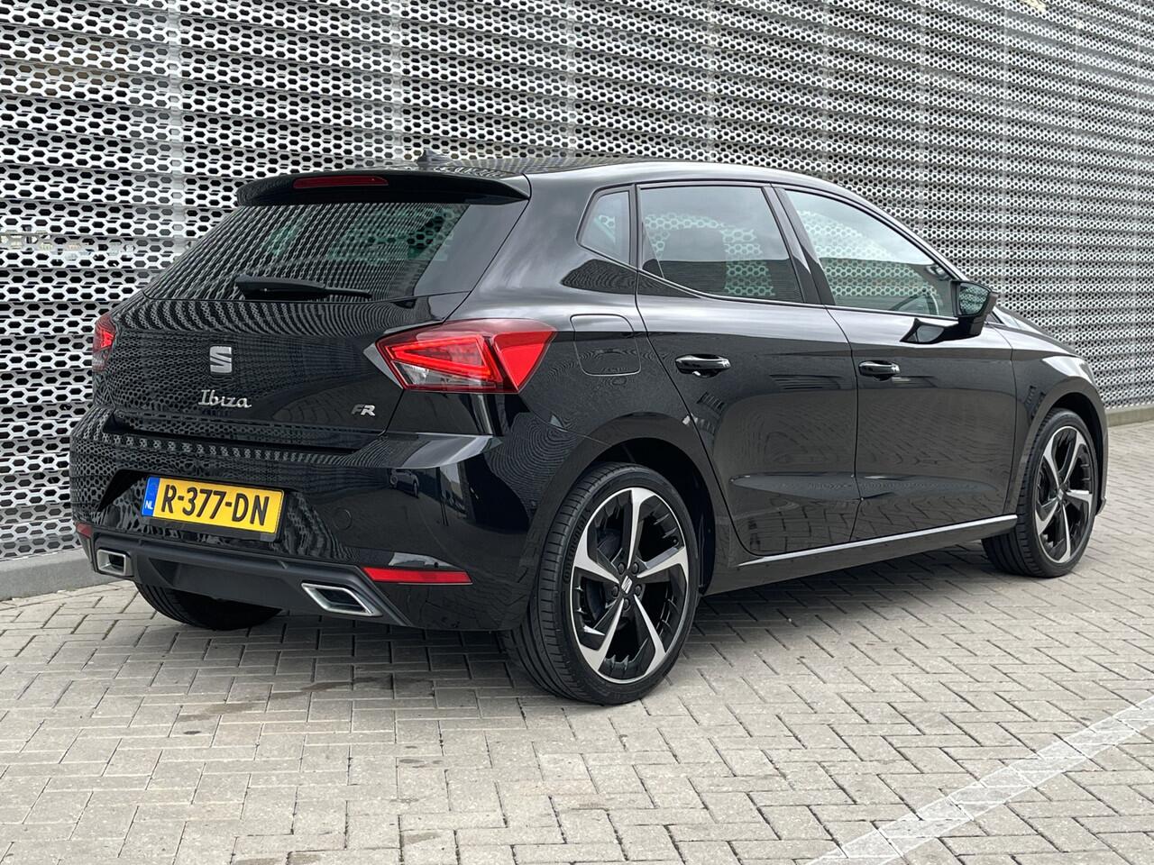 Seat IBIZA 1.0 EcoTSI FR / Digitaal dashboard / LED / App connect / Climate controle / Parkeersensoren / Lichtmetaal 18 inch / **