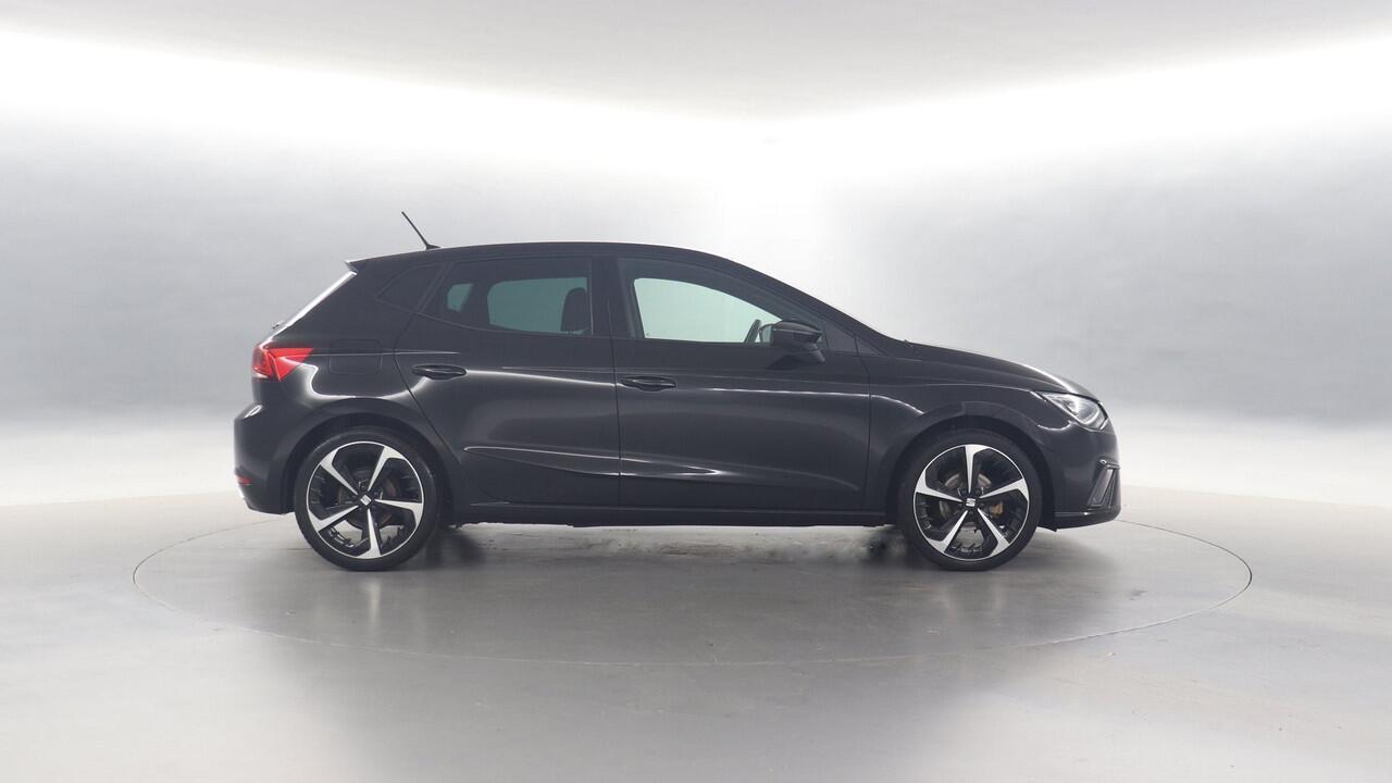 Seat IBIZA 1.0 EcoTSI 95pk FR Business Connect / Navigatie via App Connect / Stoelverwarming / Camera