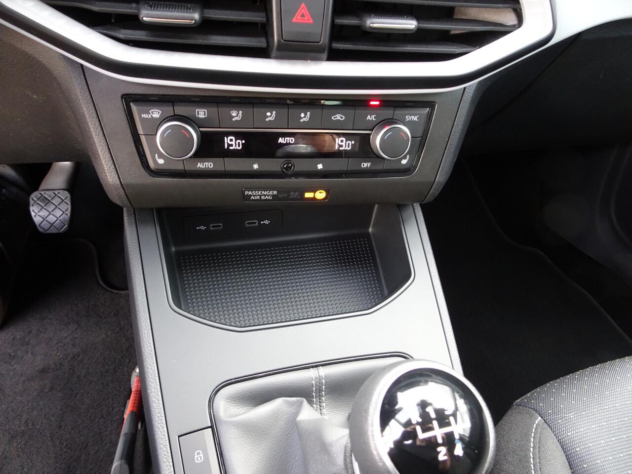 Seat IBIZA 1.0 EcoTSI Style Business Intense Automatische airco, navigatie, cruise controle, parkeersensoren voor en achter, licht metalen velgen, enz. GEEN IMPORT
