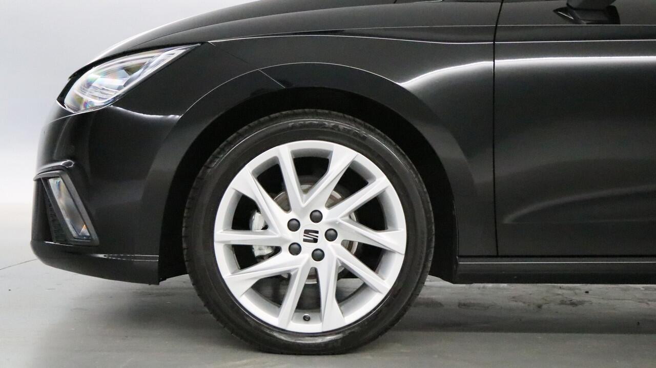 Seat IBIZA 1.0 EcoTSI 95pk FR / Navigatie via App Connect / LED / Parkeersensoren