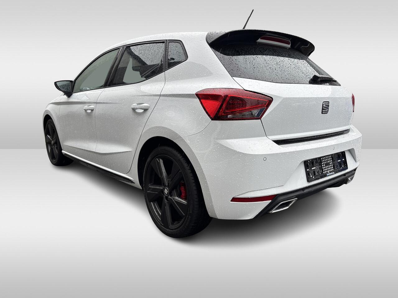 Seat IBIZA 1.5 TSI 150pk FR Black Edition DSG automaat Shuif-kanteldak / Navigatie /18"LM / Virtual Cockpit / Camera / Comfort sportstoelen Beats audio / Verwarmbare stoelen / Climatronic /