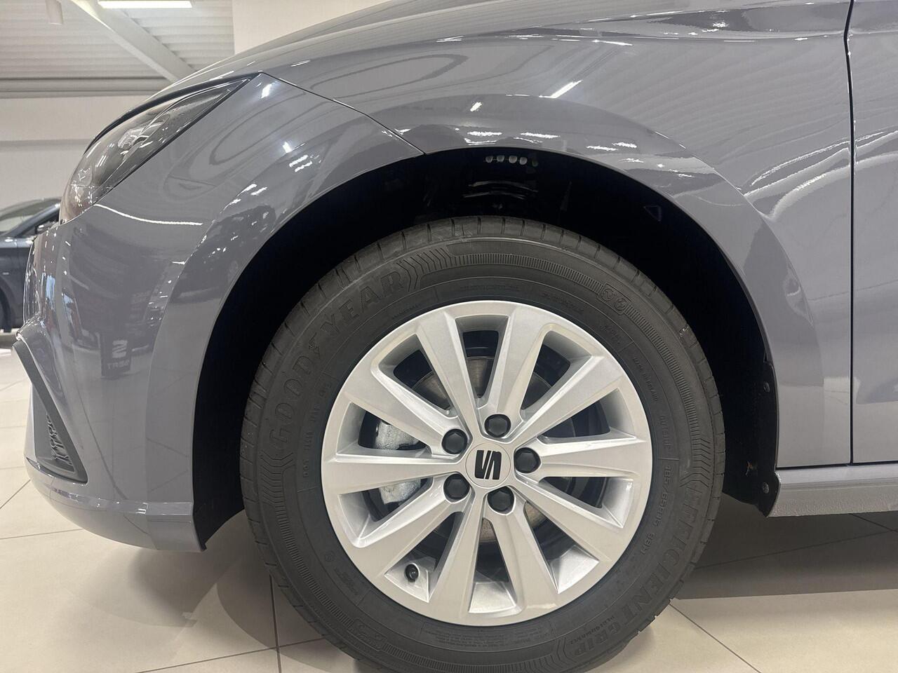 Seat IBIZA Style 1.0 EcoTSI 70 kW / 95 PK Hatchback 5 deurs 5 | Graphene grey | Apple Carplay | PDC | LM Wielen!