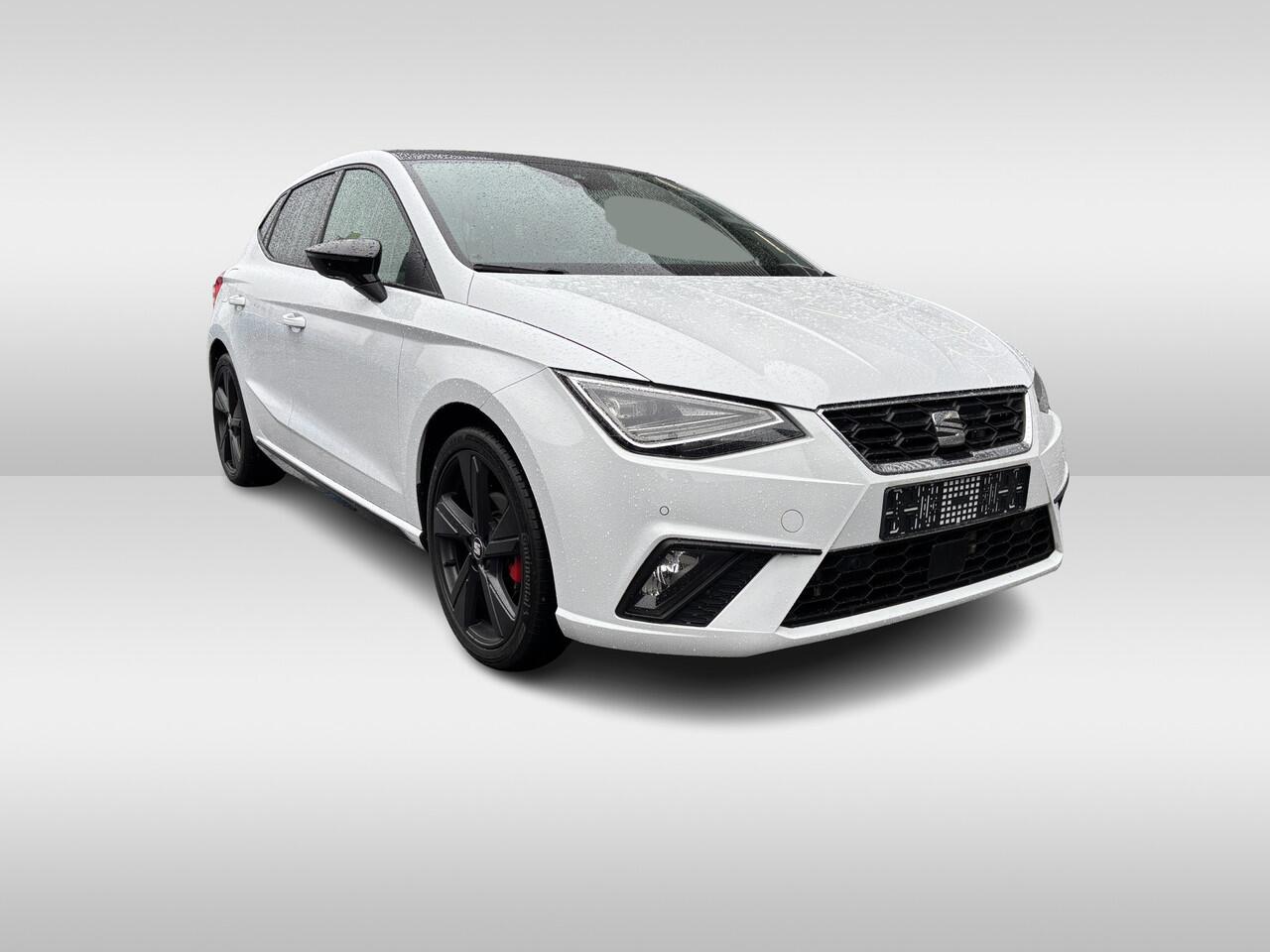 Seat IBIZA 1.5 TSI 150pk FR Black Edition DSG automaat Shuif-kanteldak / Navigatie /18"LM / Virtual Cockpit / Camera / Comfort sportstoelen Beats audio / Verwarmbare stoelen / Climatronic /