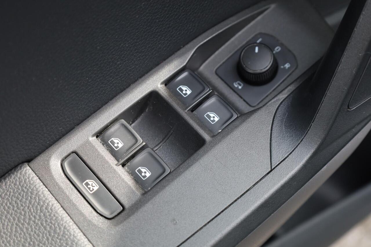 Seat IBIZA 1.0 EcoTSI FR navigatie grootbeeld leder alcantara cruise control FR FULL Led cruise control parkeersensoren multifunctioneel lederen stuurwiel dealer onderhouden