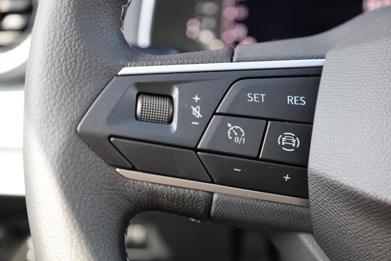 Seat IBIZA 1.0 EcoTSI Style Business Connect 95PK / 70kW Apple Carplay & Android Auto, cruise control, verwarmbare voorstoelen, parkeersensoren voor + achter, airco, volledig digitaal instrumentenpaneel, 16'' LMV 'Design'