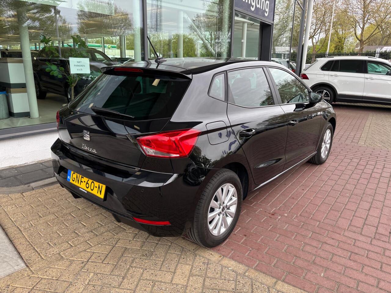Seat IBIZA 1.0 EcoTSI Style Business Connect / Stoel verwarming / Parkeer sensoren voor + achter / 15'' Licht Metaal / Navigatie / Carplay / Cruise Control