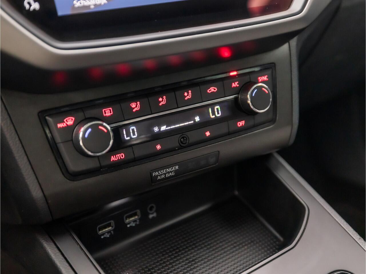 Seat IBIZA 1.0 TSI Sport (APPLE CARPLAY, GROOT NAVI, CLIMATE, CRUISE, SPORTSTOELEN, PARKEERSENSOREN, GETINT GLAS, LM VELGEN, NIEUWSTAAT)