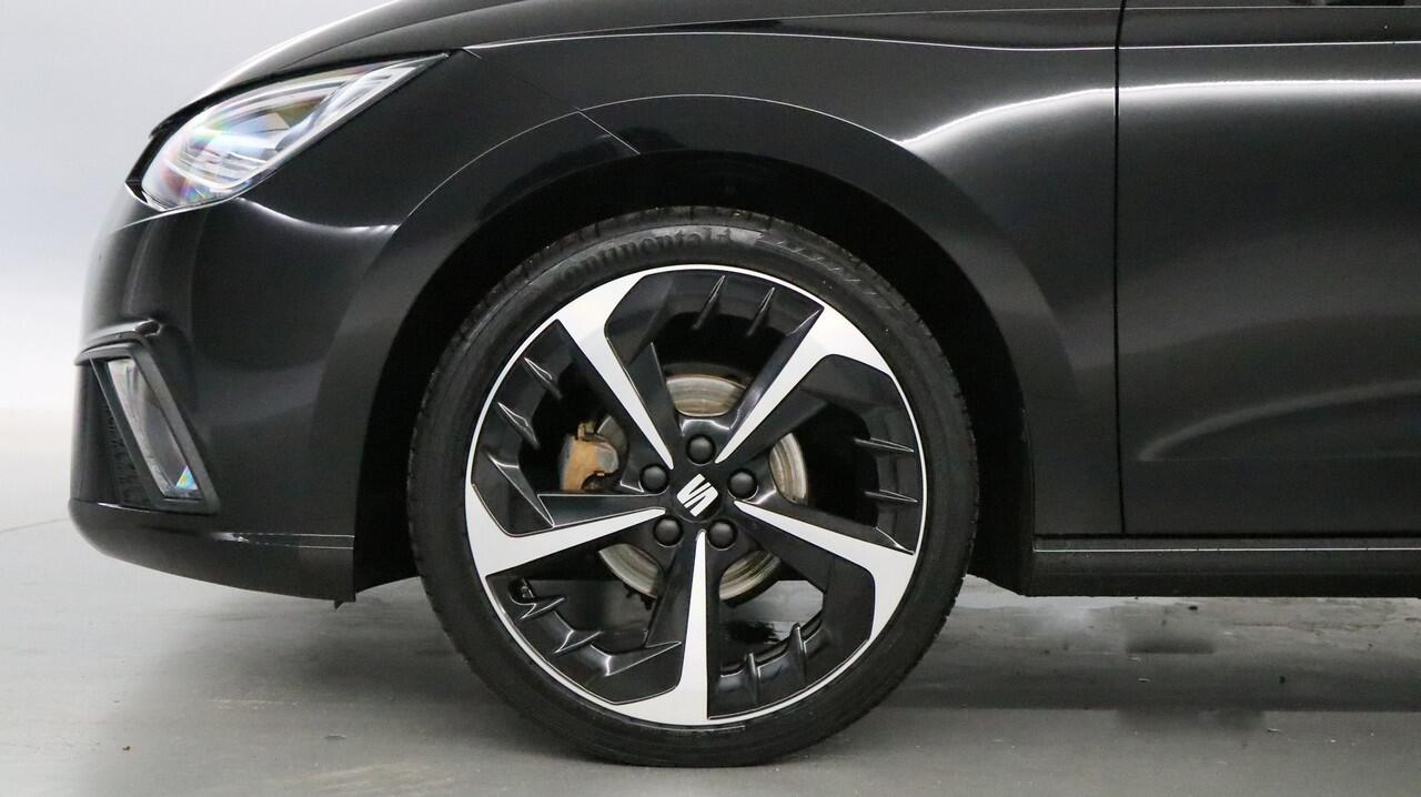 Seat IBIZA 1.0 EcoTSI 95pk FR Business Connect / Navigatie via App Connect / Stoelverwarming / Camera