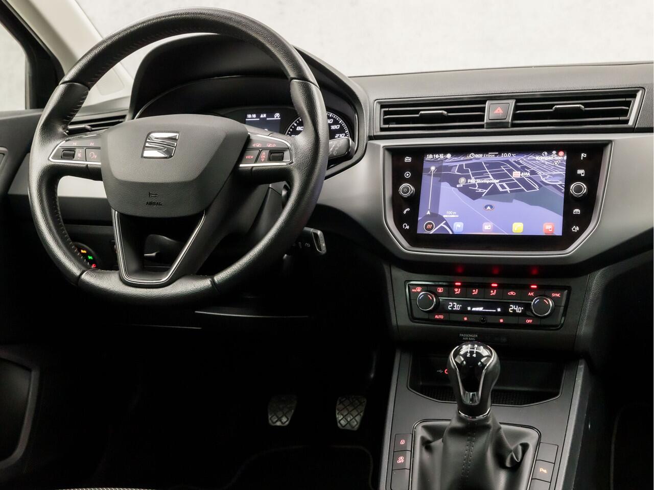 Seat IBIZA 1.0 TSI Intense Sport (APPLE CARPLAY, GROOT NAVI, CAMERA, CLIMATE, CRUISE, SPORTSTOELEN, GETINT GLAS, PARKEERSENSOREN, LM VELGEN, NIEUWSTAAT)