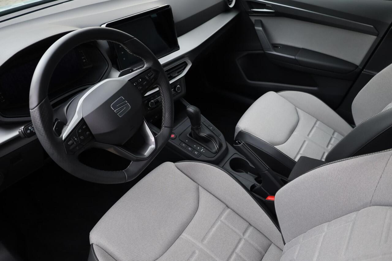 Seat IBIZA 1.0 EcoTSI FR Business Connect 115PK / 85kW Achteruitrijcamera, Apple Carplay & Android Auto, verwarmbare voorstoelen, Keyless Entry, dodehoekdetectie, full LED koplampen, navigatie, draadloos telefoon laden, groot digitaal instrumentenpaneel (Virtual Coc