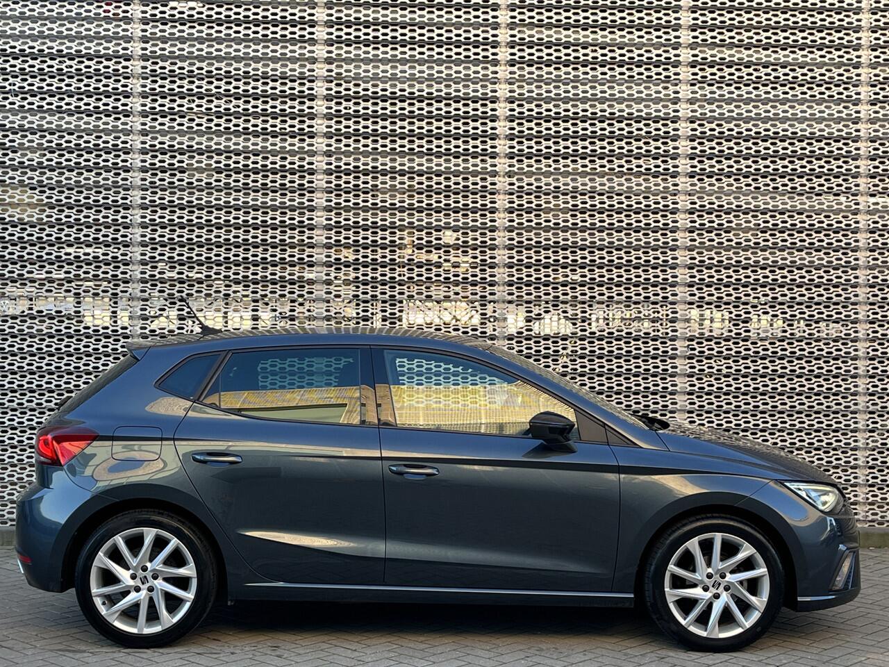 Seat IBIZA 1.0 EcoTSI FR Online / App connect / Parkeersensoren V+A / LED / Lichtmetaal 17 inch / P4