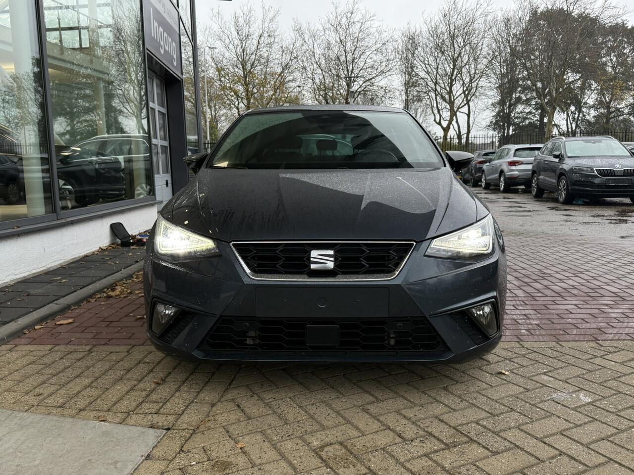 Seat IBIZA 1.5 TSI DSG FR / Panorama dak / Virtual cockpit / 18'' LMV / Navigatie / Carplay