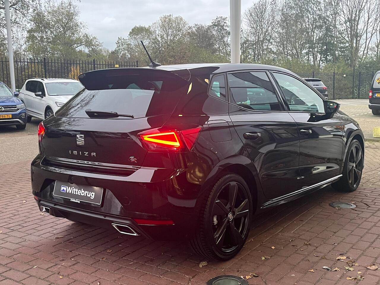 Seat IBIZA 1.0 EcoTSI FR Black edition / Virtual cockpit / Suéde bekleding / 18'' LMV / Navigatie / Carplay