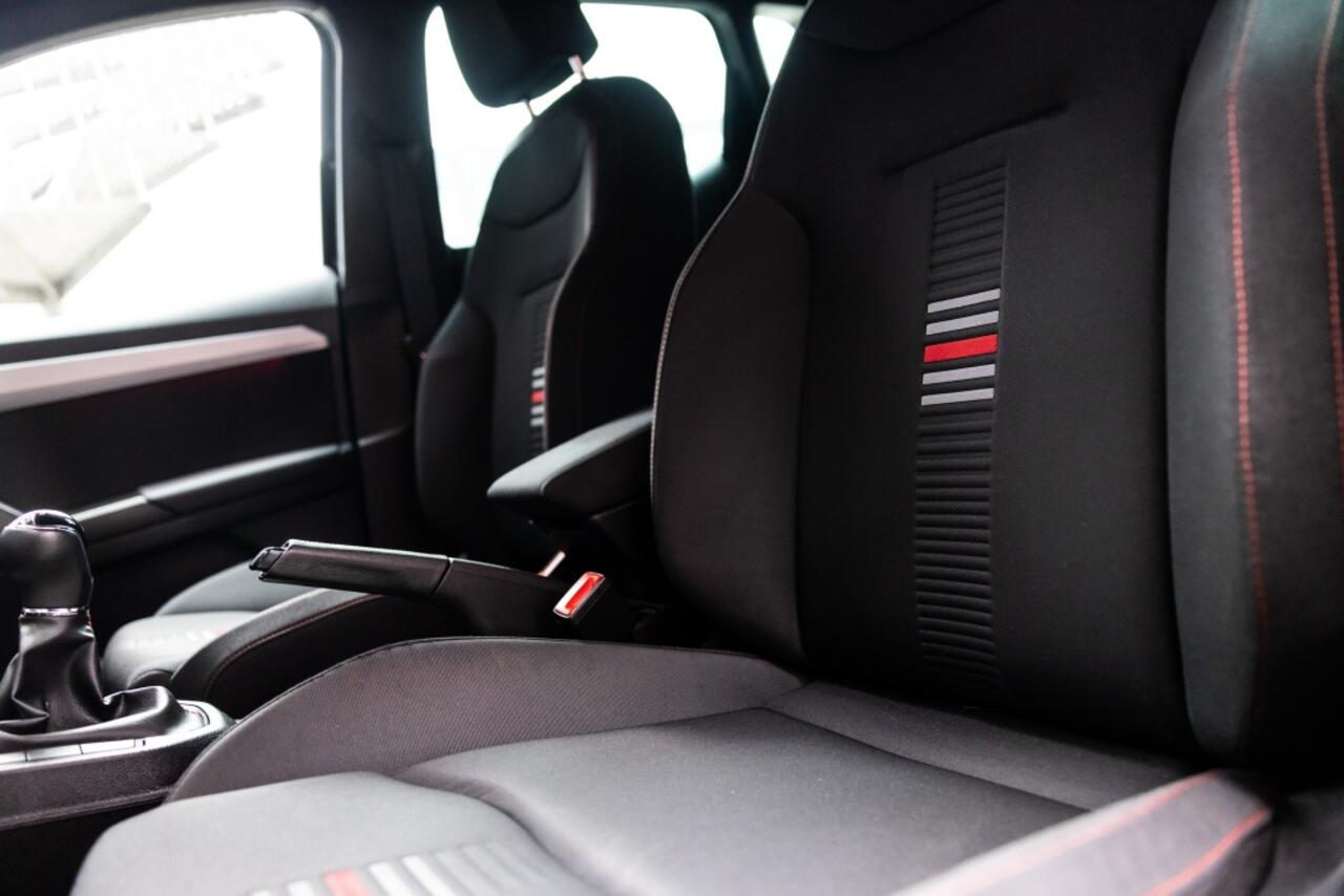 Seat IBIZA 1.0 TSI FR BnsInt. | Virtual | Camera | Zwarte Hemel |