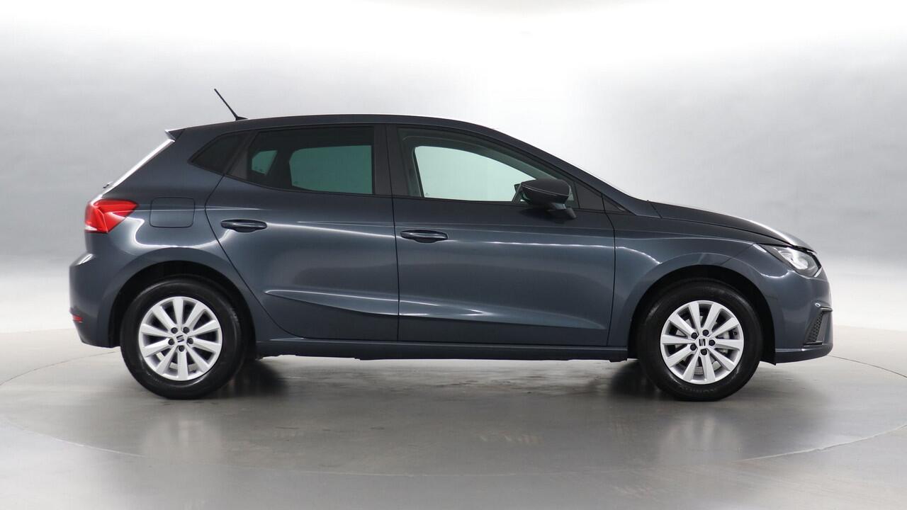 Seat IBIZA 1.0 EcoTSI 95pk Style Business Connect / Navigatie via App Connect / Stoelverwarming / Parkeersensoren