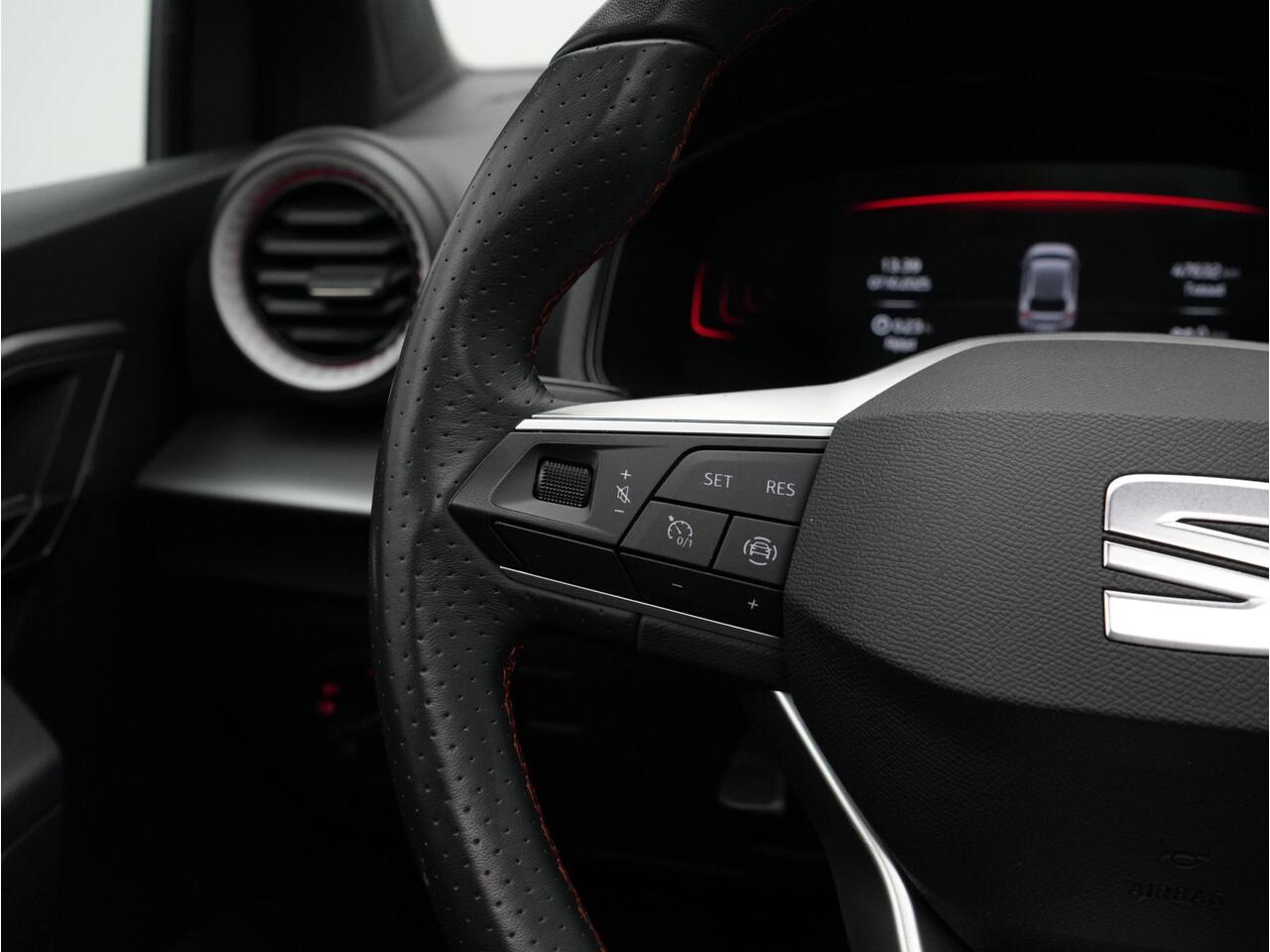 Seat IBIZA 1.0 EcoTSI 115 pk FR Anniversary | Parkeersensoren voor/achter | Virtual Cockpit | Carplay | Climatronic