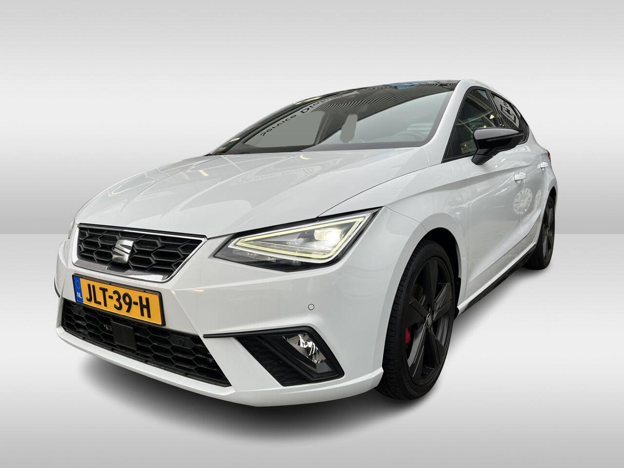 Seat IBIZA 1.5 TSI 150pk FR Black Edition DSG automaat / Panoramadak / Navigatie /18"LM / Virtual Cockpit / Camera / Comfort sportstoelen Beats audio / Verwarmbare stoelen / Climatronic /