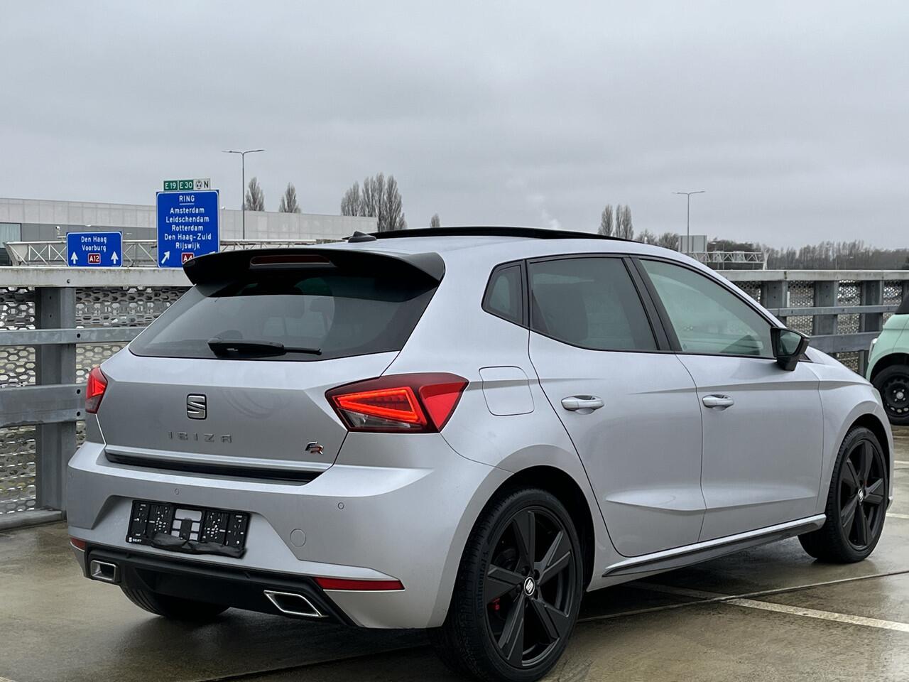 Seat IBIZA 1.0 TSI 110PK FR Black Edition / Panoramadak / ACC / Keyless / Full Led / Achteruitrijcamera / LMV 18" P4