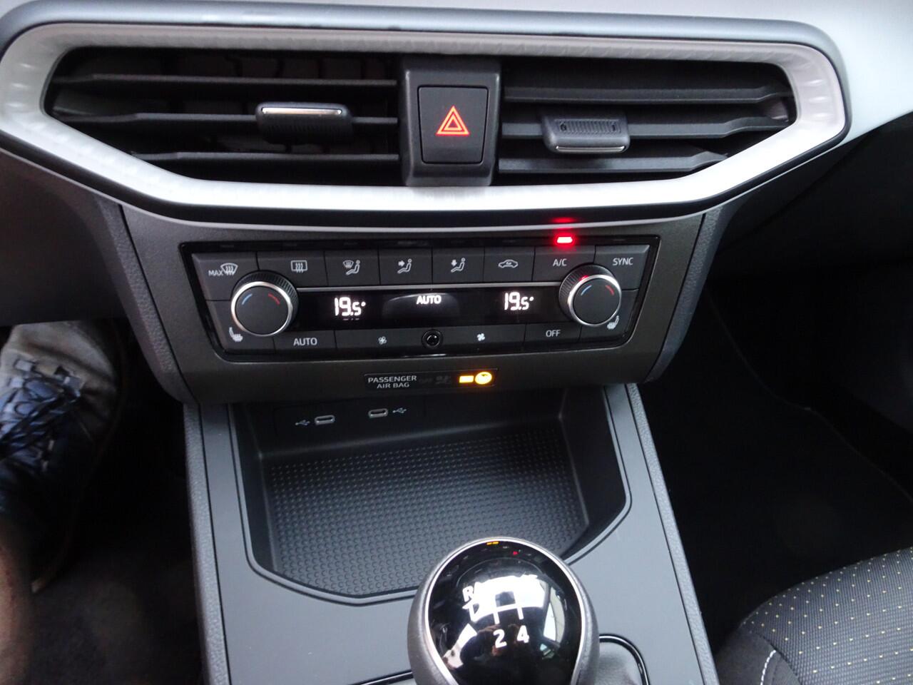 Seat IBIZA 1.0 EcoTSI Style Business Connect Automatische airco, navigatie, parkeersensoren voor en achter, connect service, cruise controle, licht metalen velgen, enz.