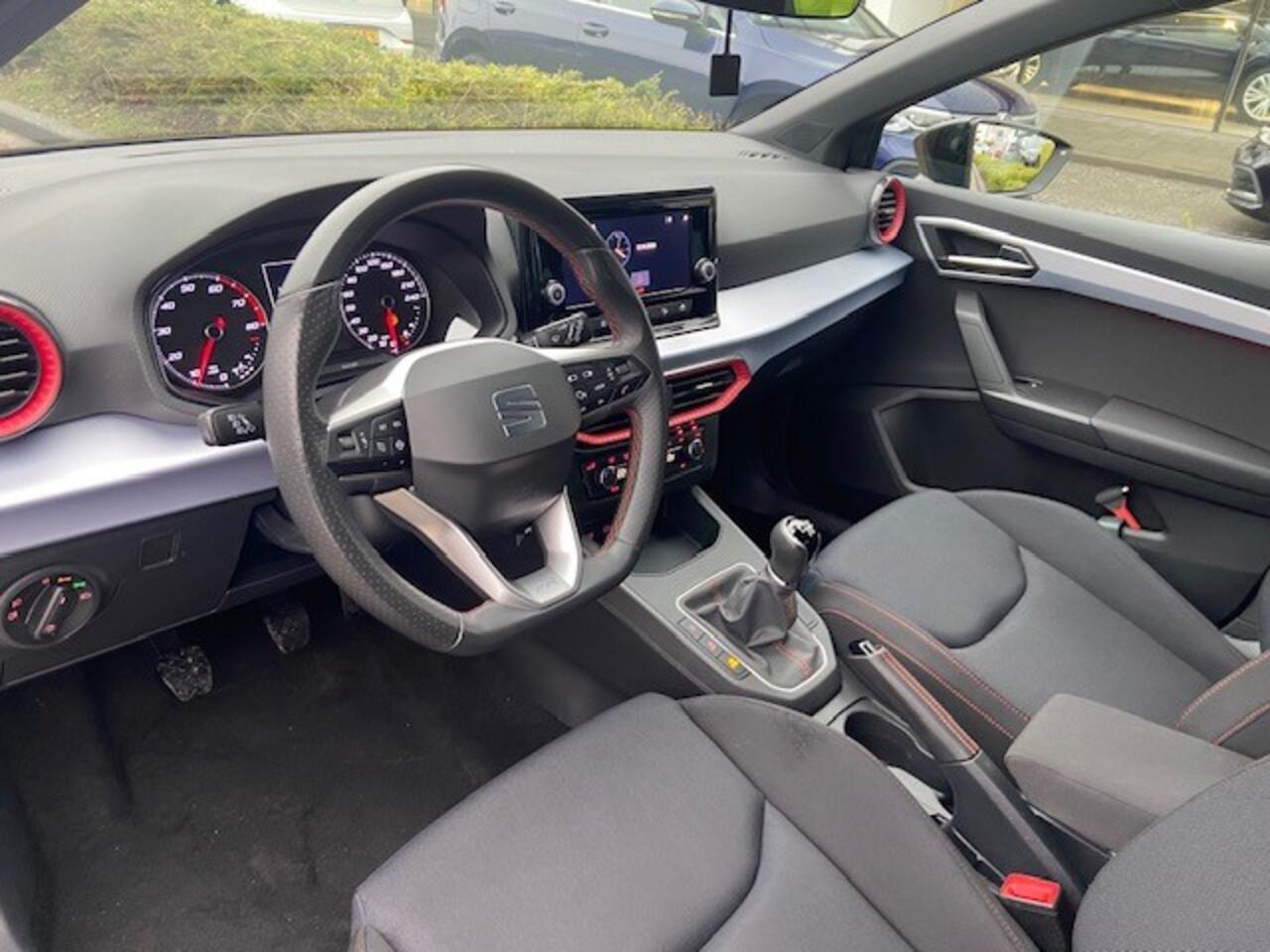 Seat IBIZA 1.0 EcoTSI 95pk FR / Facelift / LED / Full-Link / Clima / Parkeersensoren / Donker Glas / 18" LMV