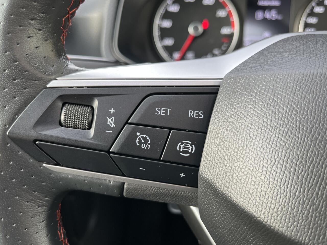 Seat IBIZA 1.0 TSI FR / PANO/ BEATS AUDIO/ PARK. SENSOREN + CAMERA/ FULL LINK/ CLIMA/ RIJ-MODI/ STOEL VERWARM.