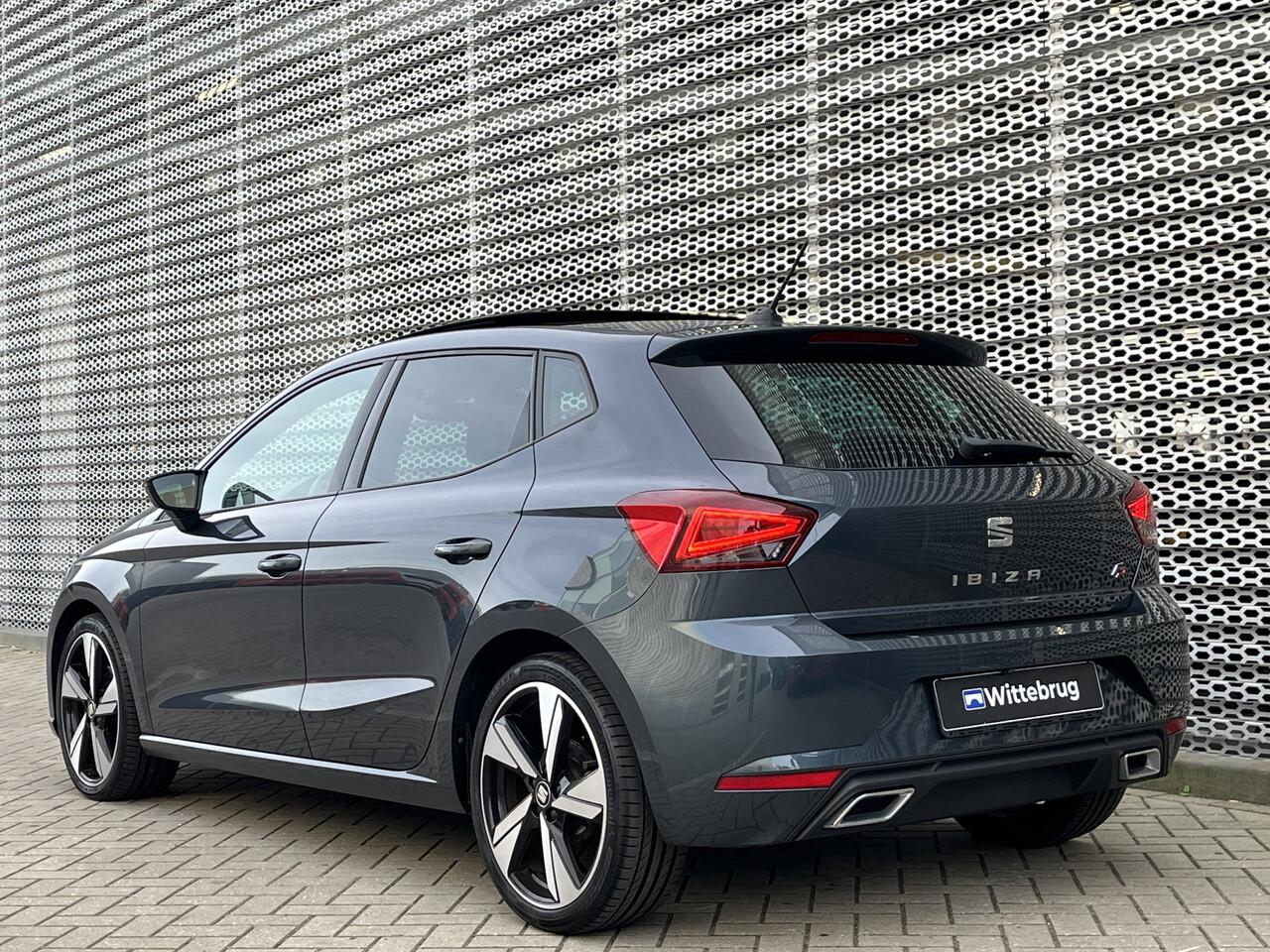 Seat IBIZA 1.0 TSI 110PK DSG FR / Panoramadak / Digitaal dashboard / LED / Adaptive Cruise Control / Achteruitrijcamera / Stoelverwarming / LMV "18/ P4