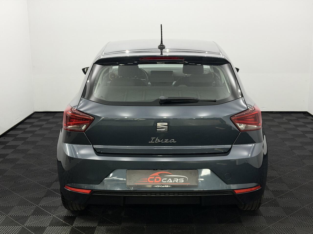 Seat IBIZA 1.0 MPI Style Camera, Apple carplay, Clima, Cruise control, A start stop, Lichtmetalen velgen, Radio