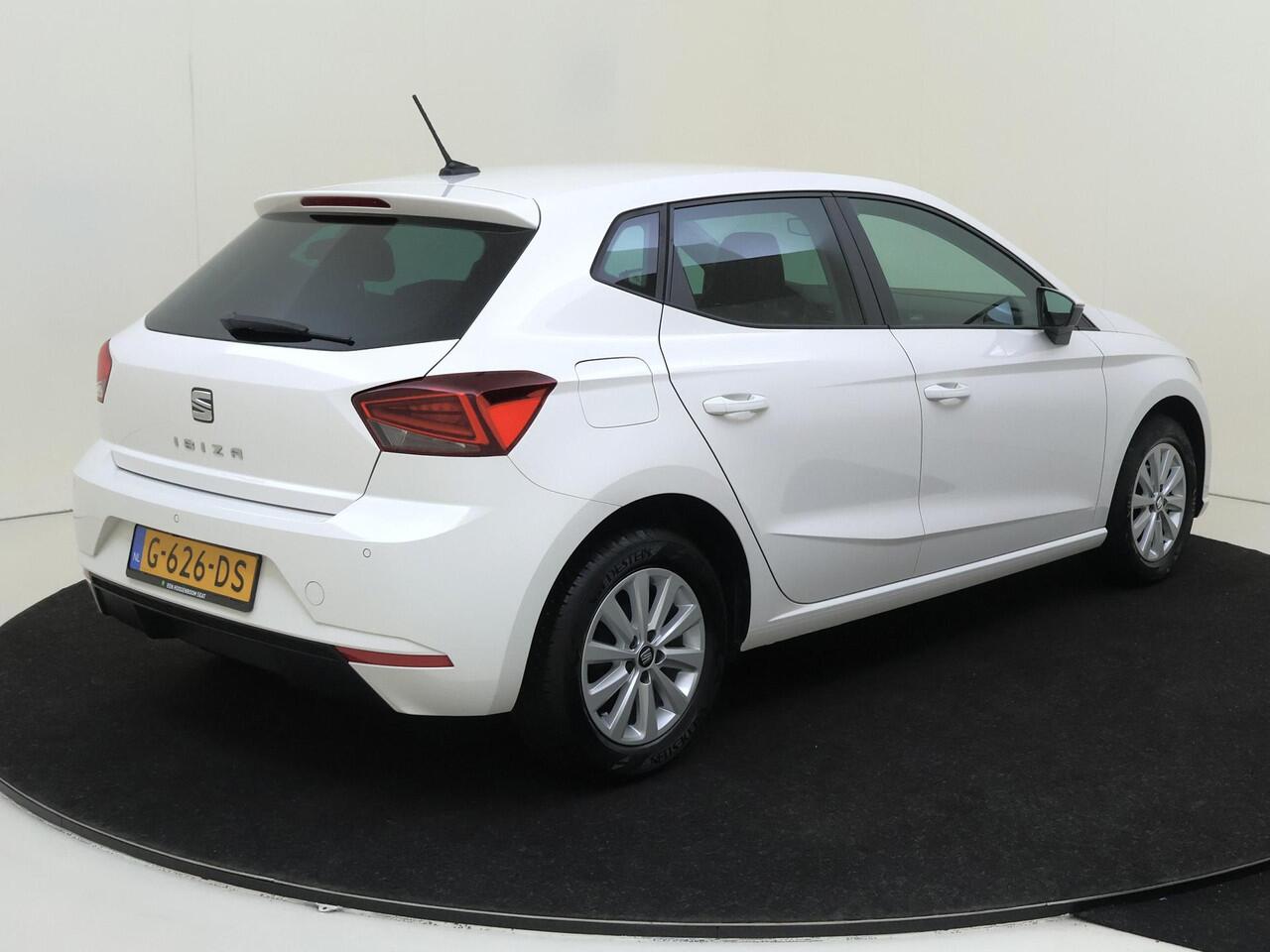 Seat IBIZA 1.0 TSI Style Business Intense | Achteruitrijcamera | Parkeersensoren | Cruise control | CarPlay | Navigatie | Elektrisch inklapbare buitenspiegels |